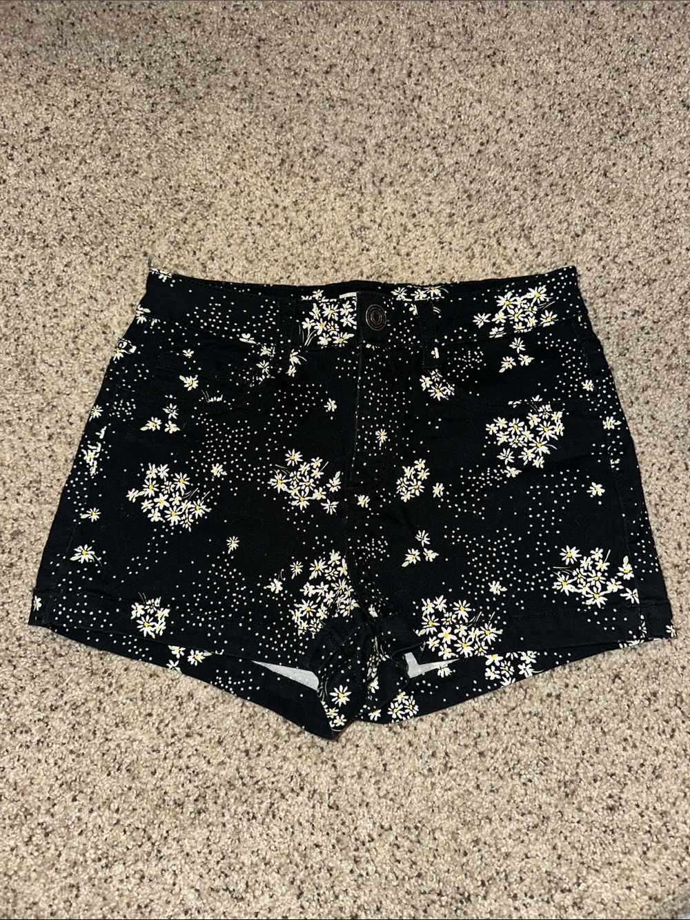 NWOT High-Rise Black Daisy Print Women's Shorts